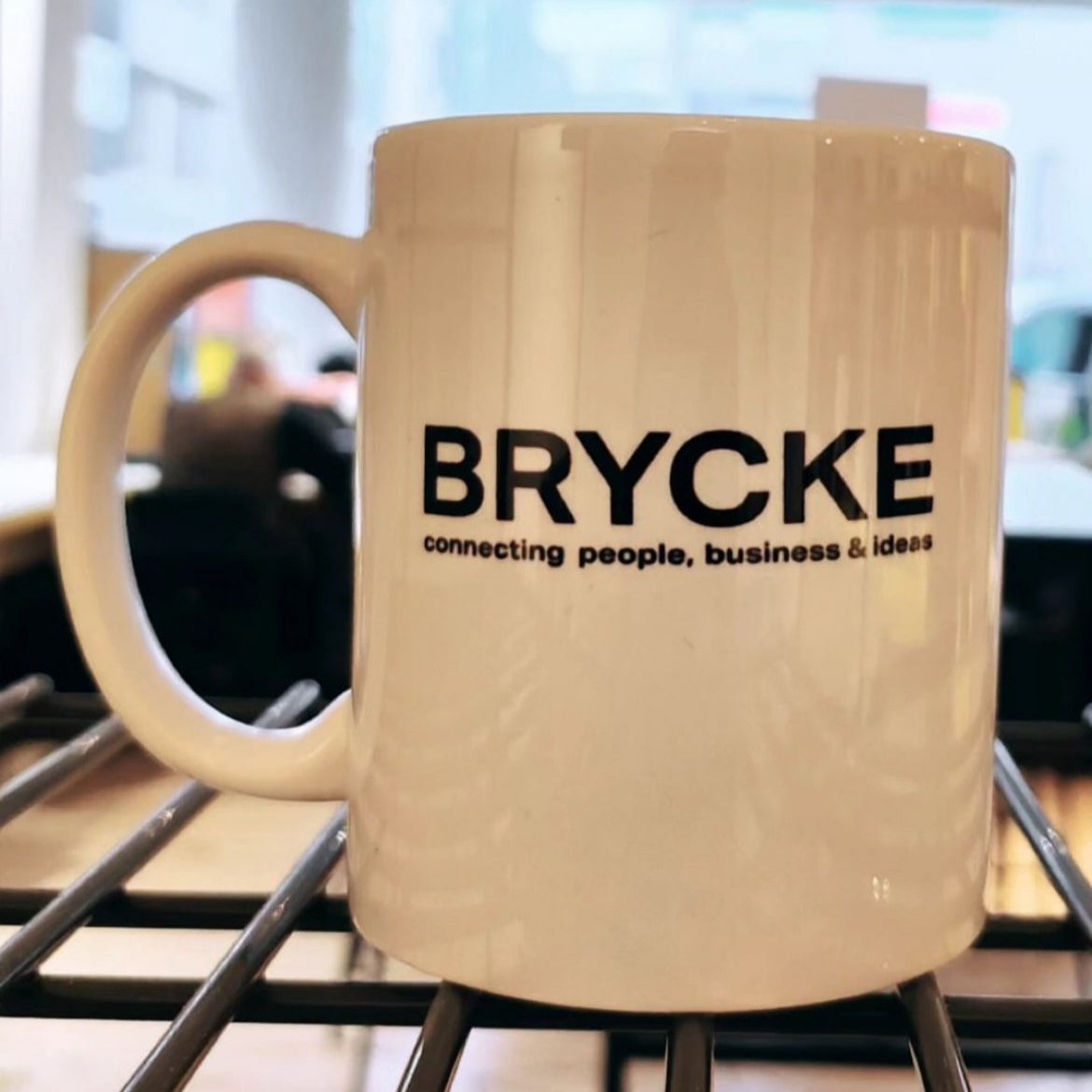 Personalisiere deine Tasse mit Logo, Text oder Foto